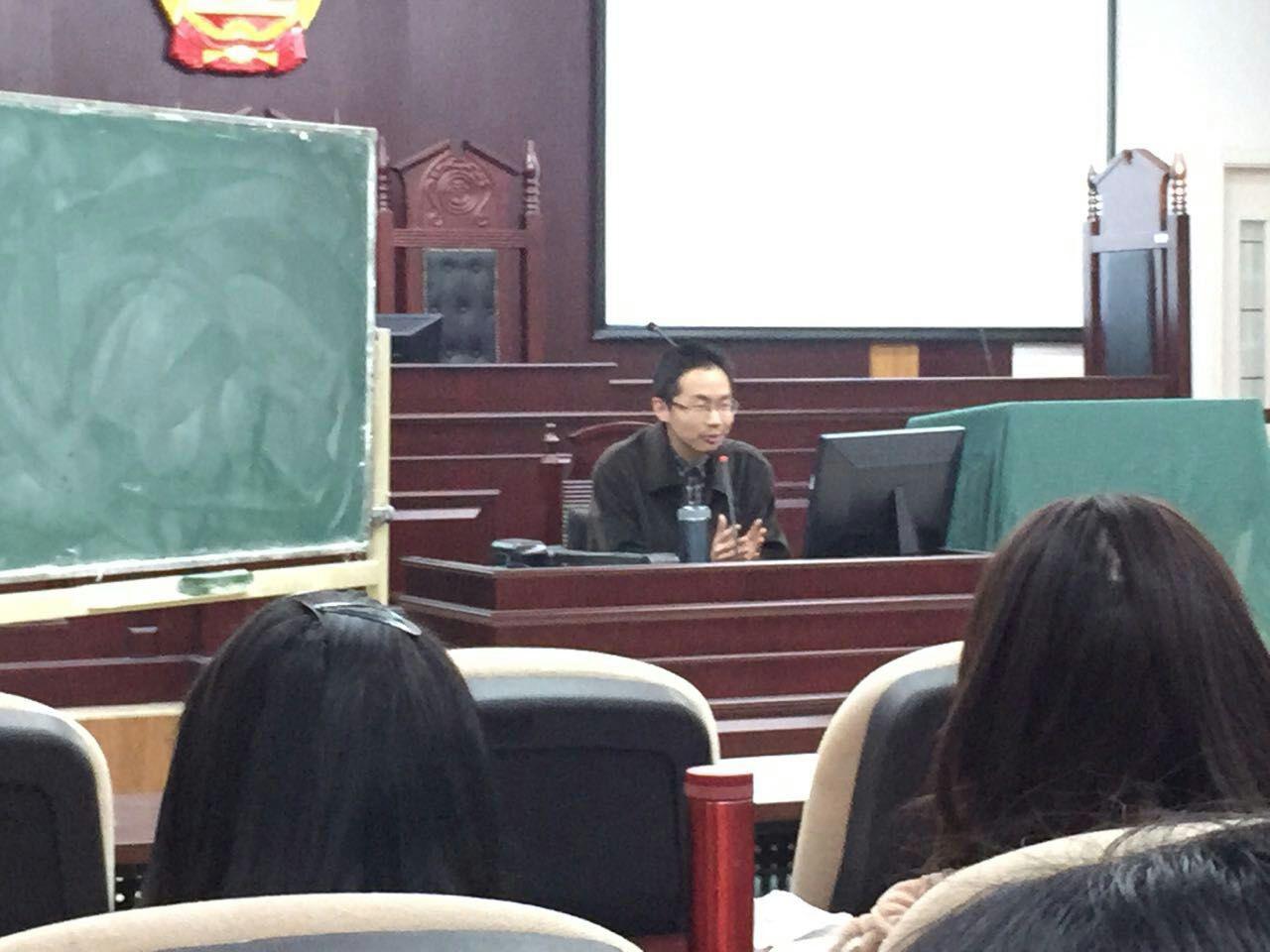 班主任缪因知老师召开本科2013级涉外班班会中央财经大学法学院